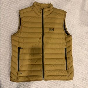 Mountain Hardwear Men’s Down Vest in brown/Mustard Yellow
